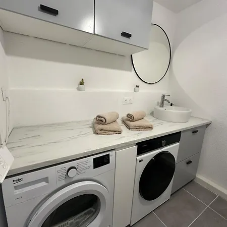 T2 Moderne Climatise Avec Parking Appartement