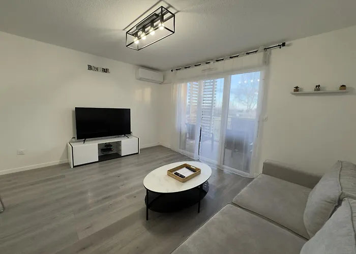 דירה T2 Moderne Climatise Avec Parking סן-לורן-דה-לה-סלאנק